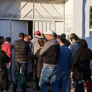 أهالي الضحايا الرضع أمام المستشفى في تونس.