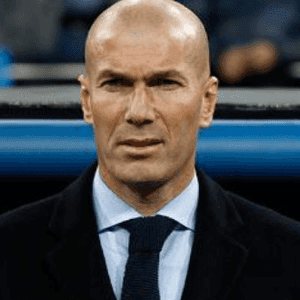 زيدان يتولي تدريب الريال مجددا