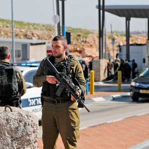 جندي إسرائيلي عند أحد الحواجز في مدينة القدس المحتلة