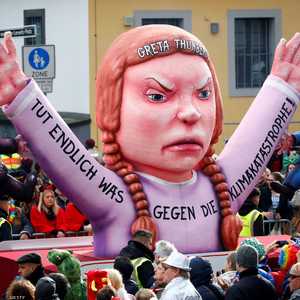 تمثال للطفلة غريتا تونبرغ في إحدى المهرجانات في دسلدورف