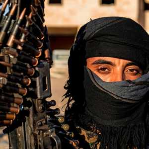 أحد عناصر قوات سوريا الديمقراطية