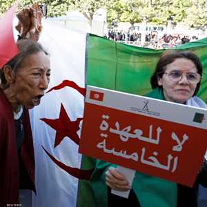 محتجون من فئات عمرية مختلفة