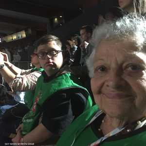 ستوك مع حفيدها أرييل