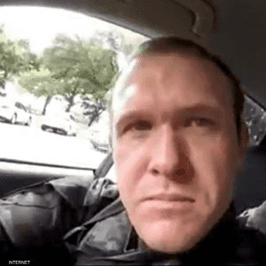 القاتل قبل بدء هجومه على مسجد النور