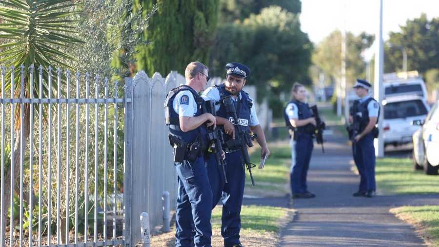 أعلن مفوض شرطة نيوزيلندا اعتقال 4 أشخاص، بعد حادث إطلاق النار على المسجدين (3 رجال وامرأة).