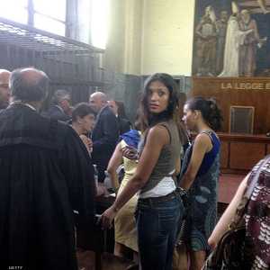 العارضة إيمان فاضل في جلسة محاكمة لبرلسكوني