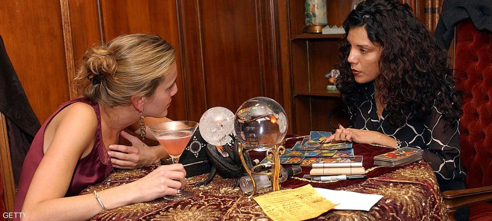 أخذت العرافة من المرأة الياتسة 6000 ليرة لفك النحس