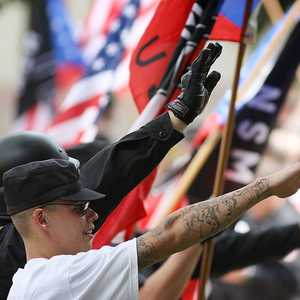 الجماعات العنصرية تنشط بشكل كثيف على الانترنت