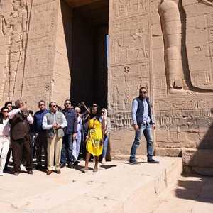 السيسي خلال جولة في المعبد