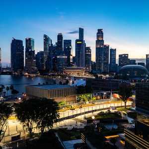 تشاركت باريس وهونغ كونغ وسنغافورة في المركز الأول