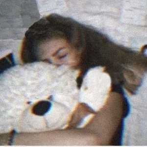 يوليا فيسوتسكايا راحت ضحية شحن الهاتف في الحمام