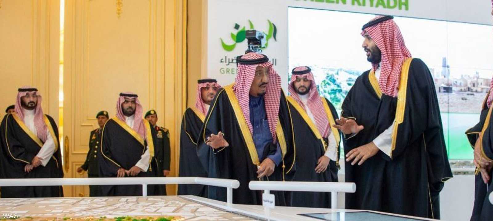 العاهل السعودي وولي العهد خلال إطلاق المشاريع الضخمة.