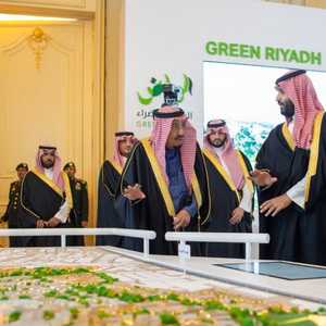 العاهل السعودي وولي العهد خلال إطلاق المشاريع الضخمة.