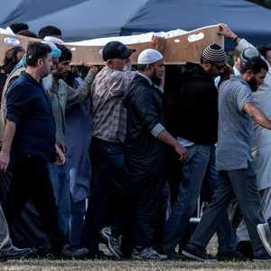 يوم الأربعاء، بدأ دفن أول ضحايا الهجوم