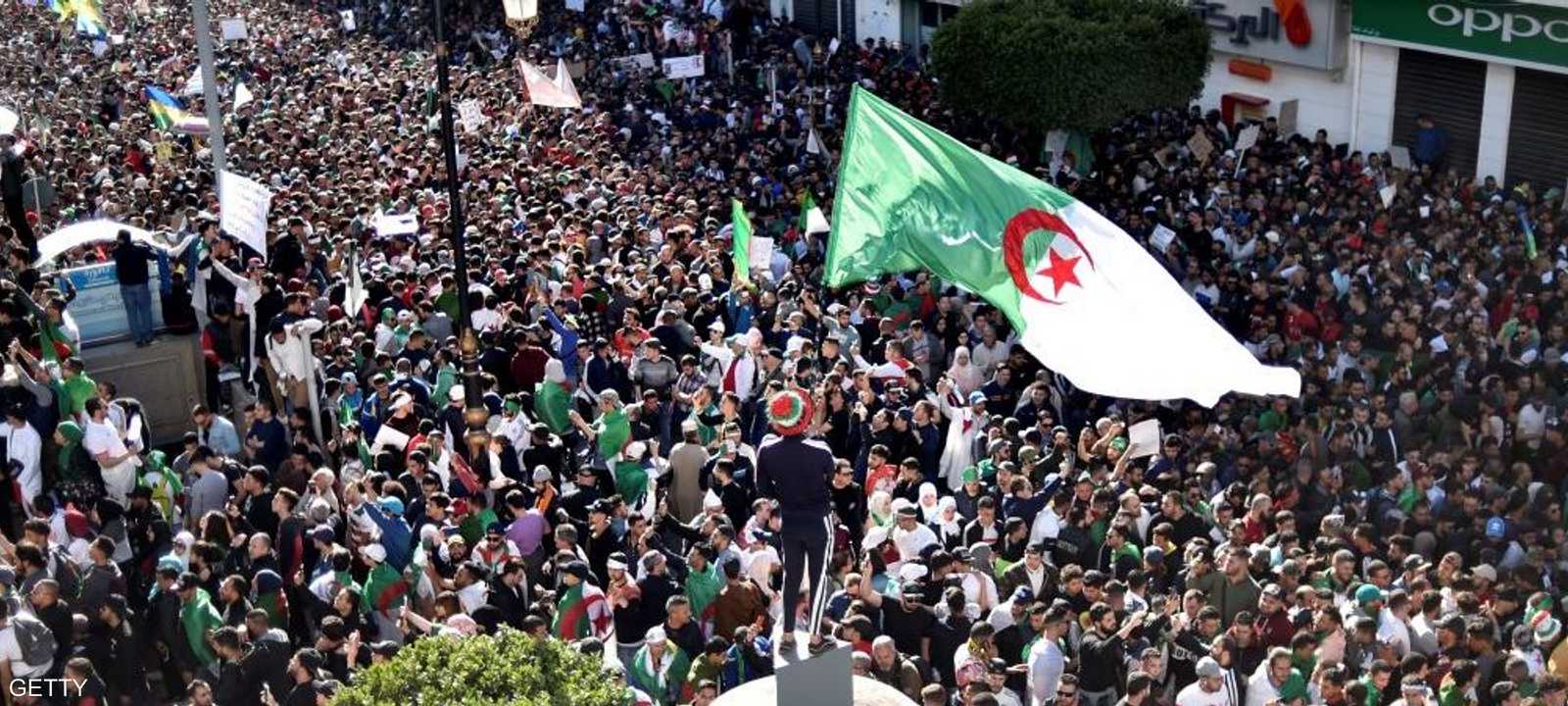 حزب جبهة التحرير الوطني في الجزائر يعلن دعمه الاحتجاجات