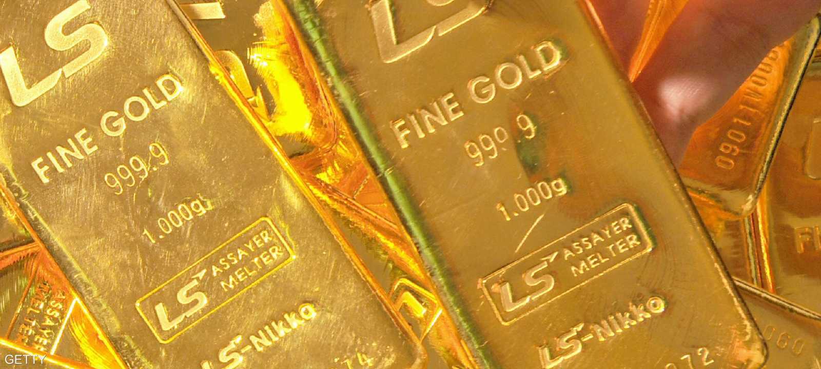أسعار الذهب ترتبط بالدولار الأميركي