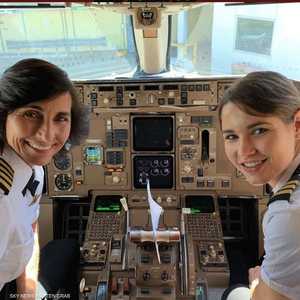 الأم وابنتها أثارا الإعجاب في مواقع التواصل