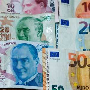 الليرة التركية هبطت 5 بالمئة قبل يومين.