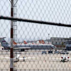 الطائرة الروسية بعيد هبوطها في مطار كاراكاس