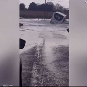 الحافلة تغرق