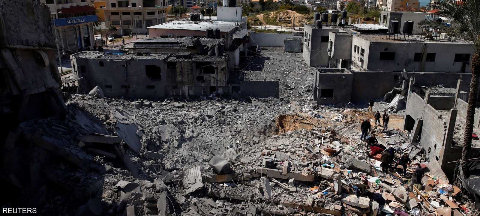 آثار الهجمات الصاروخية على غزة