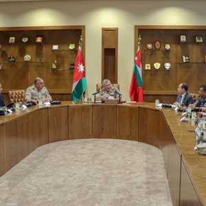 الملك خلال اجتماعه في القيادة العامة للقوات المسلحة الأردنية