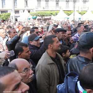 تظاهرات حاشدة في الجزائر تطالب برحيل بوتفليقة