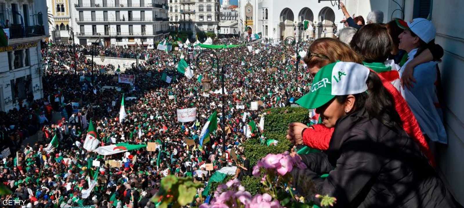 الجزائر شهدت الجمعة تظاهرات بمشاركة مئات الآلاف