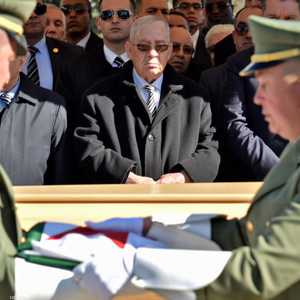 قايد صالح كشف عن محاولة من متنفذين للالتفاف على الدستور