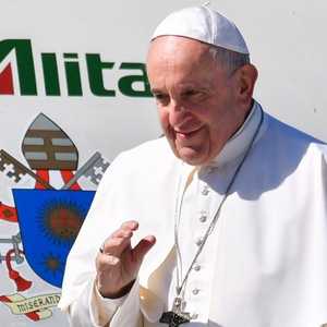 يطالب البابا فرنسيس بإصلاح الخلل الاقتصادي لمساعدة الناس