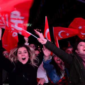 فرحة أنصار المعارضة بعد فوز مرشحهم في أنقرة
