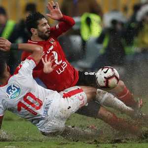 أرضية الملعب ظهرت بحالة سيئة للغاية خلال مباراة القمة