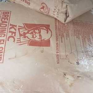 أكياس الطحين في المطعم