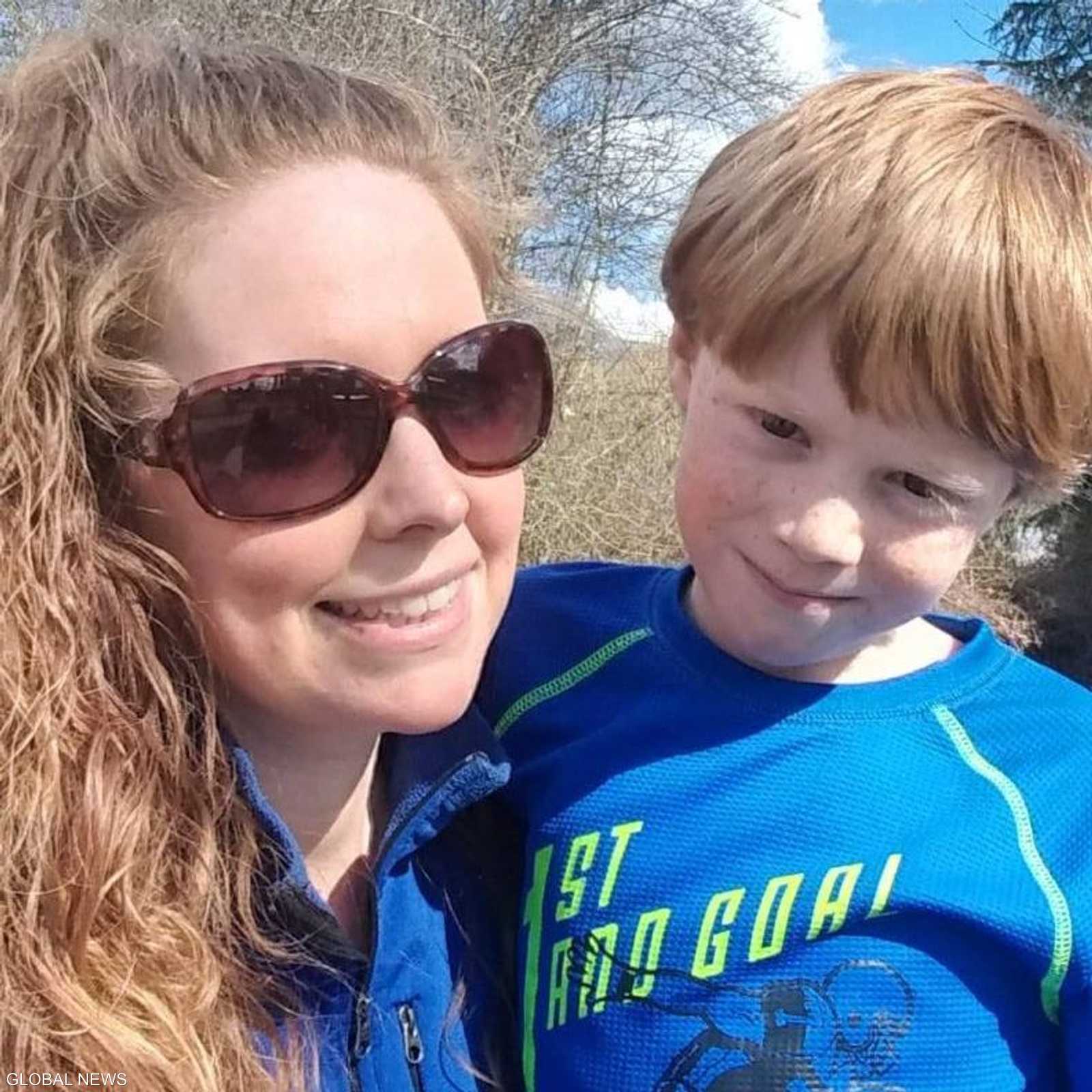 الأم تشلسي أنقذت ابنها من الأسد