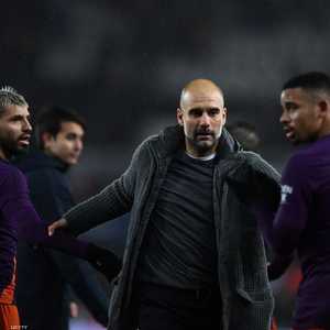 غوارديولا مع لاعبيه بلقطة أرشيفية