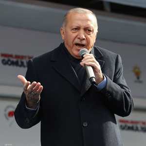 الرئيس التركي رجب طيب أردوغان يلقي كلمة أمام مؤيديه في أنقرة