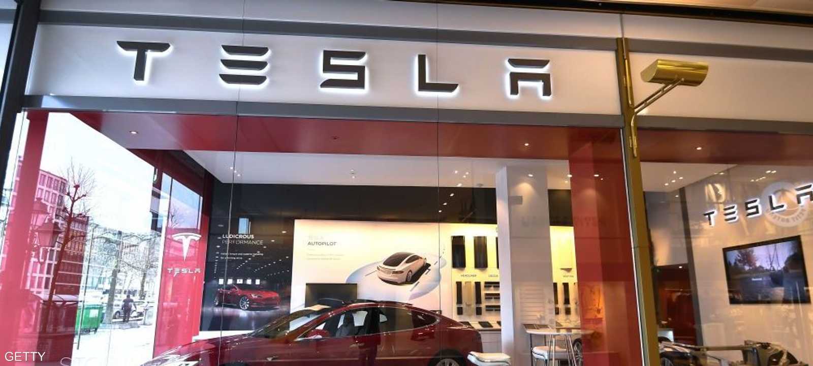 بدأت "تسلا" شحن سياراتها من طراز 3 إلى الصين وأوروبا
