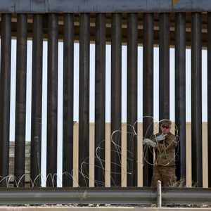 ترامب تعهد ببناء جدار على الحدود لوقف المهاجرين