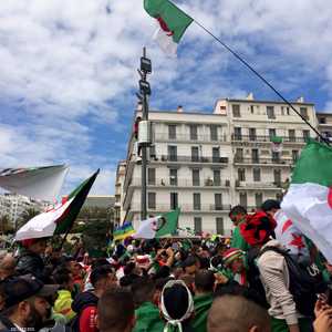 حشود ضخمة في أول جمعة بعد استقالة بوتفليقة