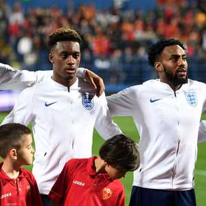 روز (يمين) تعرض للعنصرية أمام مونتينيغرو