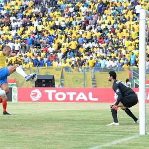 سقط الأهلي بخماسية مذلة في مباراة الذهاب