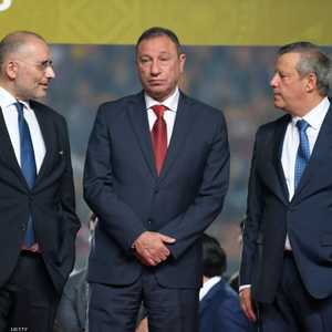 محمود الخطيب (في المنتصف) بلقطة أرشيفية