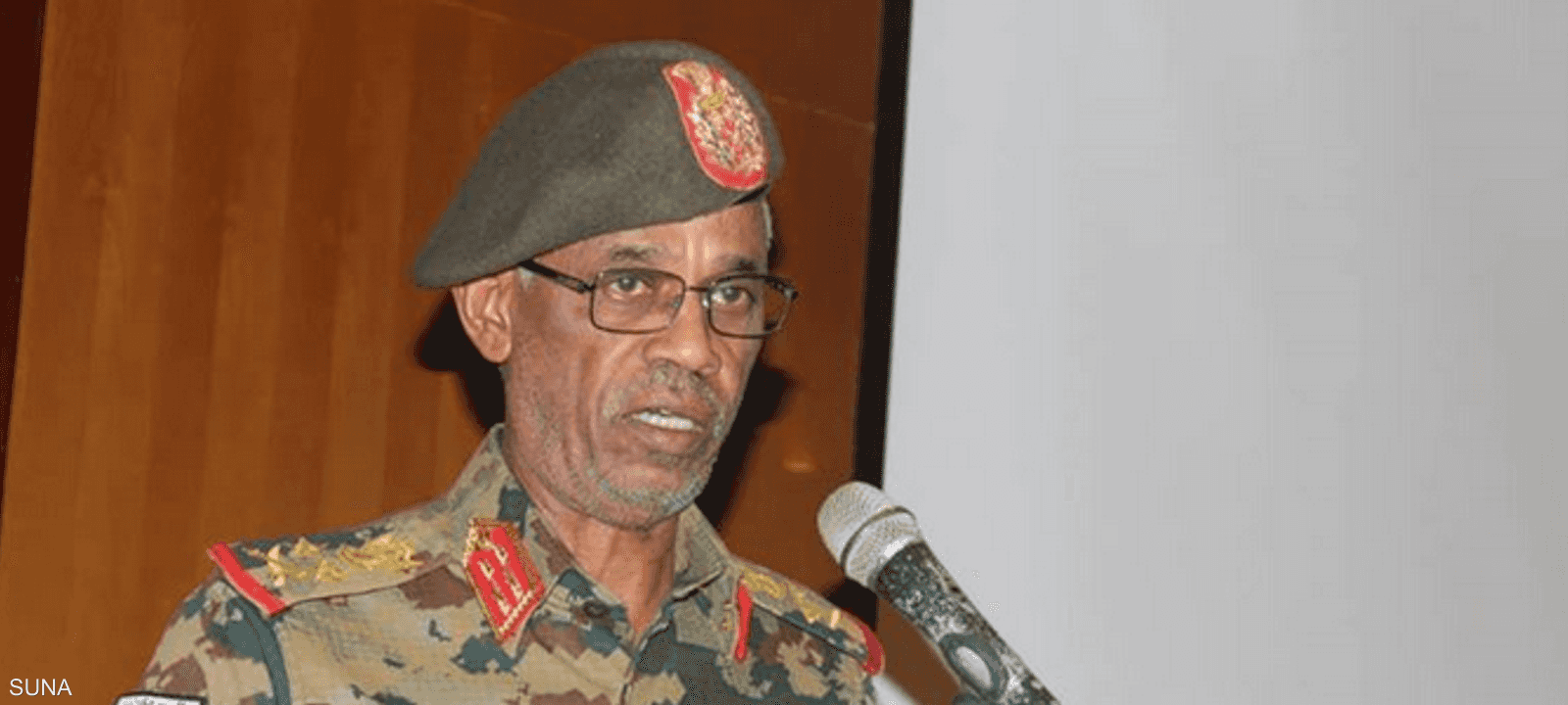 وزير الدفاع السوداني عوض بن عوف