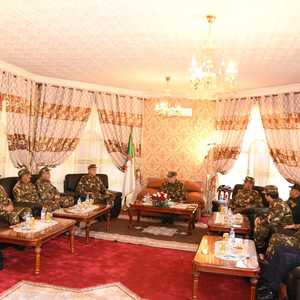 خلت قاعة اجتماع قادة الجيش من صورة بوتفليقة