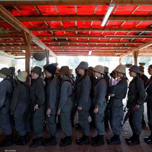 شرطيات يدلين بأصواتهن في الصفحة الغربية المحتلة