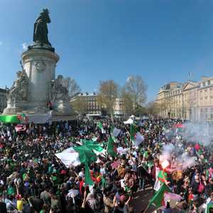 الاحتجاجات تأتي بعد تعيين بن صالح رئيسا مؤقتا للبلاد