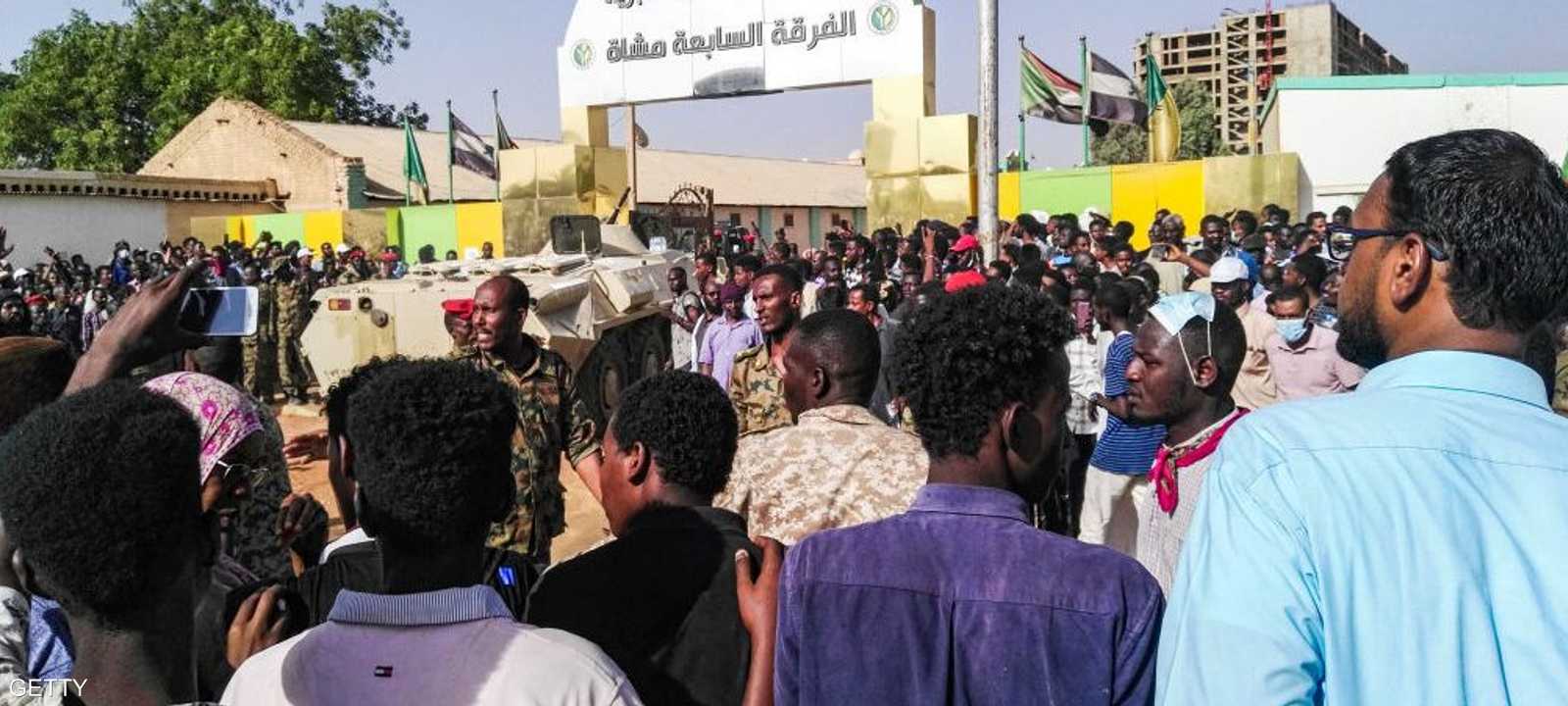 السودان.. محاولات من الأمن لفض اعتصام الخرطوم