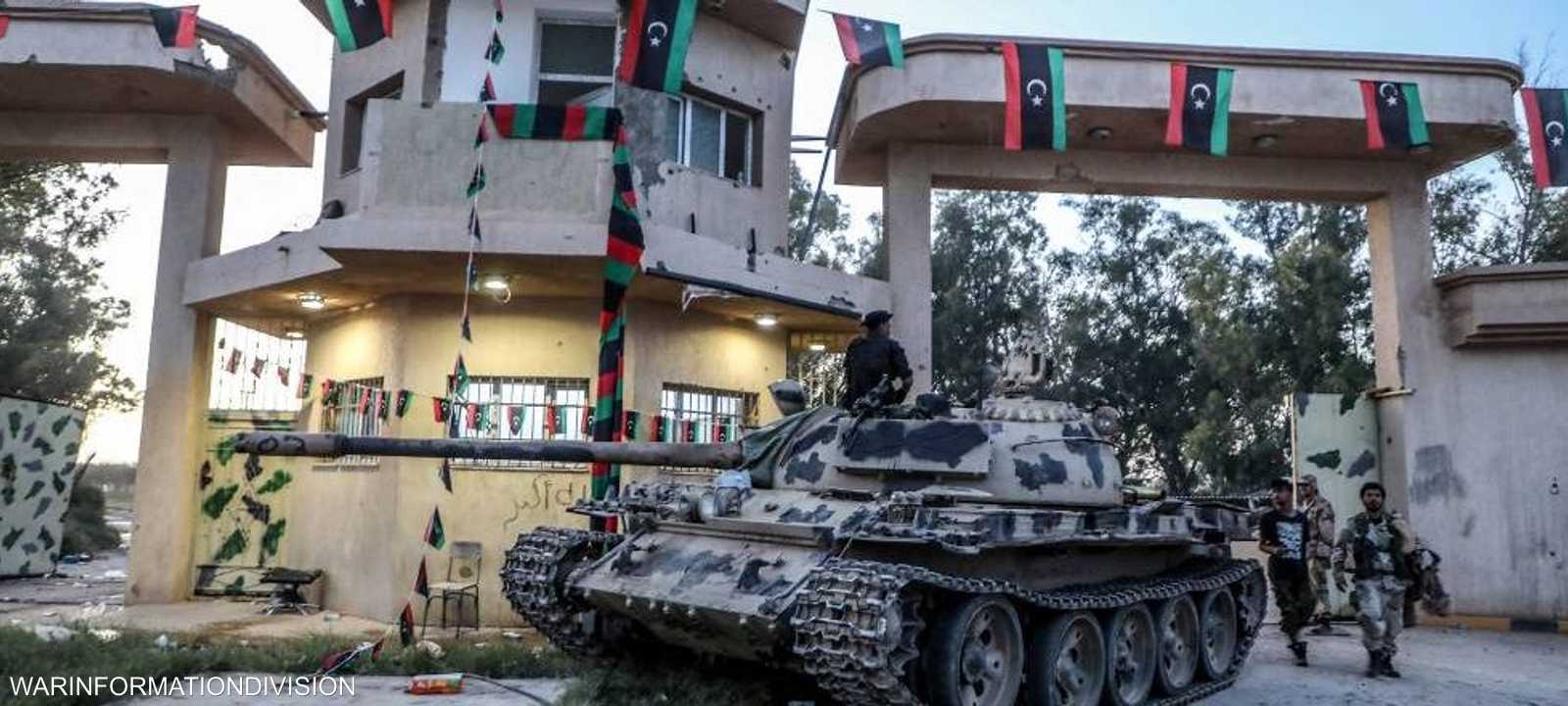 الجيش سيطر على معسكر اللواء الرابع