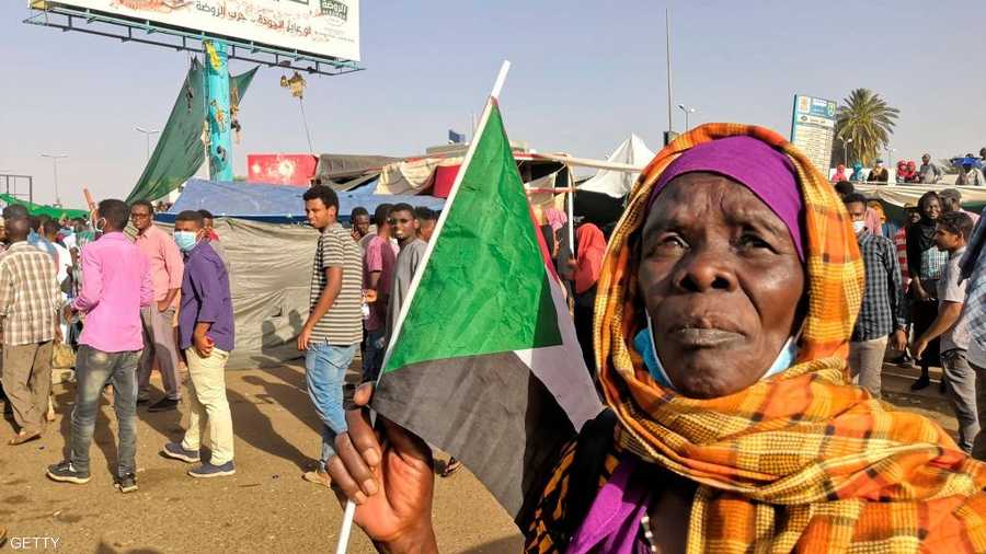 نساء من كافة الأعمار يشاركن في التظاهرات