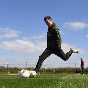 بيرهوف يقر بارتكاب أخطاء ضد أوزيل